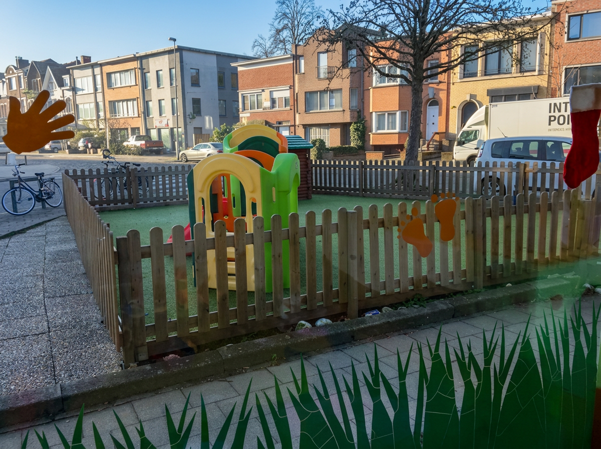 Buitentuin met speeltoestel